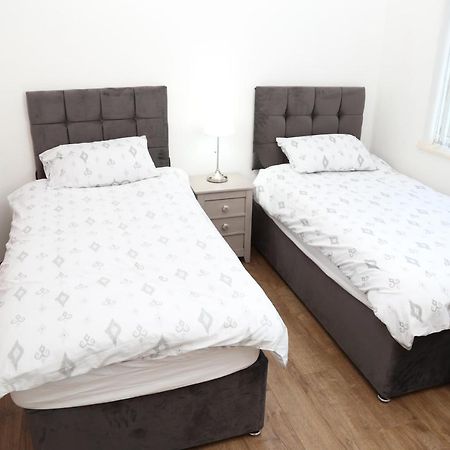 Cosy 3-Bed Bungalow Nec Airport Close To Amenities Бирмингам Екстериор снимка