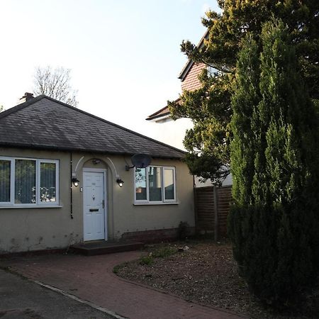 Cosy 3-Bed Bungalow Nec Airport Close To Amenities Бирмингам Екстериор снимка