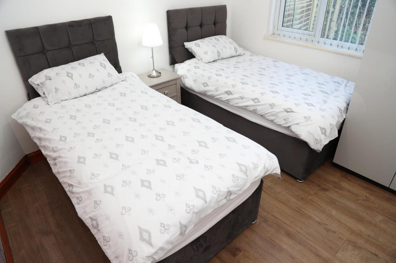 Cosy 3-Bed Bungalow Nec Airport Close To Amenities Бирмингам Екстериор снимка