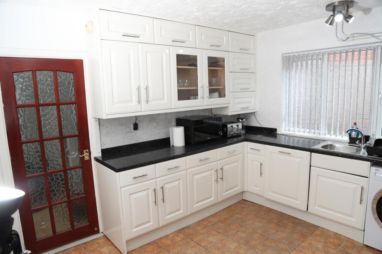 Cosy 3-Bed Bungalow Nec Airport Close To Amenities Бирмингам Екстериор снимка