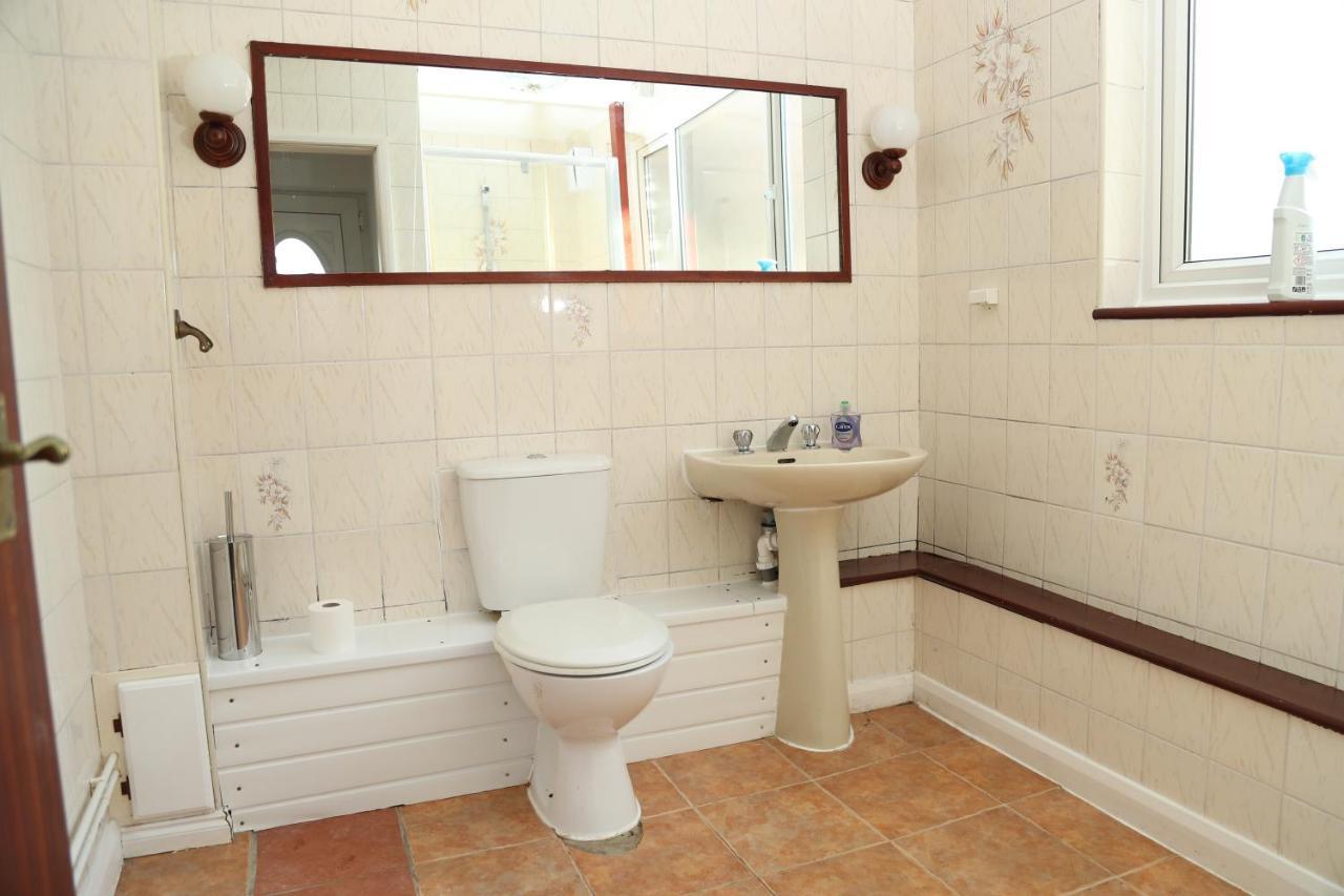 Cosy 3-Bed Bungalow Nec Airport Close To Amenities Бирмингам Екстериор снимка